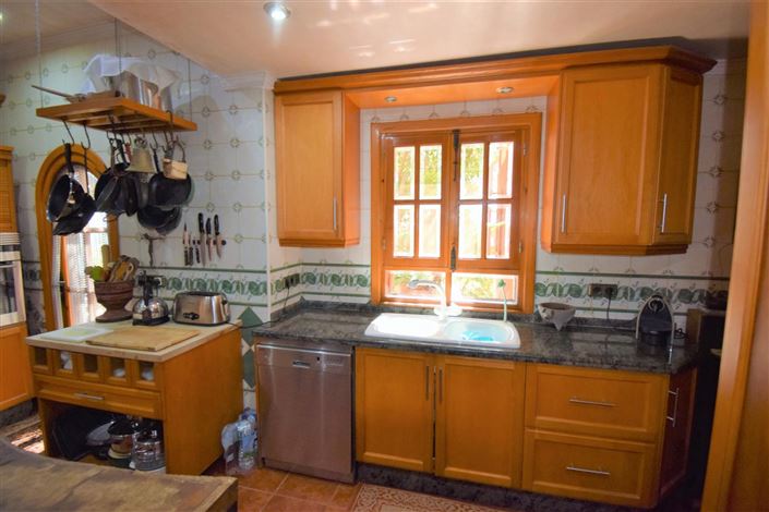 Image No.24-4 Bed Property for sale