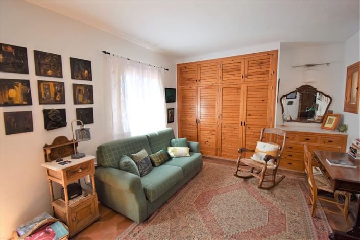 Image No.37-4 Bed Property for sale