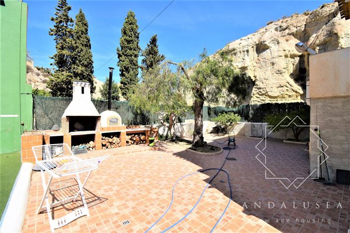 Image No.32-3 Bed Property for sale