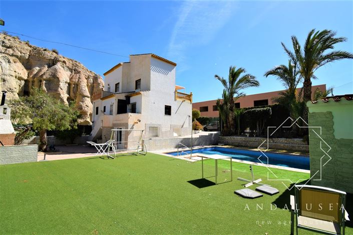 Image No.43-3 Bed Property for sale