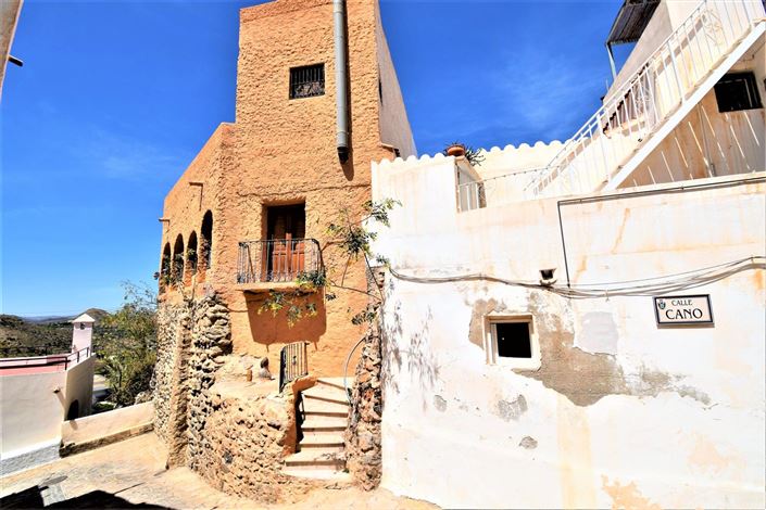 Image No.10-7 Bed Property for sale