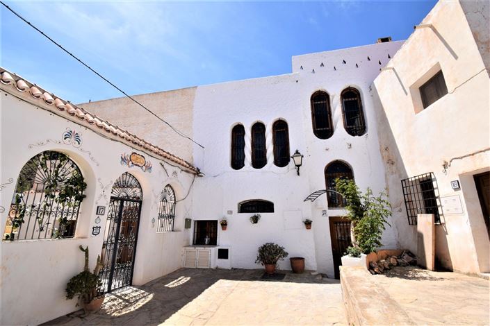 Image No.11-7 Bed Property for sale