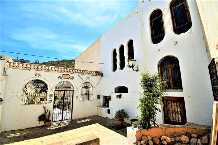 Image No.12-7 Bed Property for sale