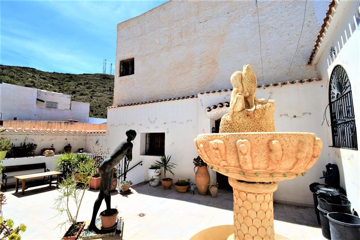 Image No.13-7 Bed Property for sale