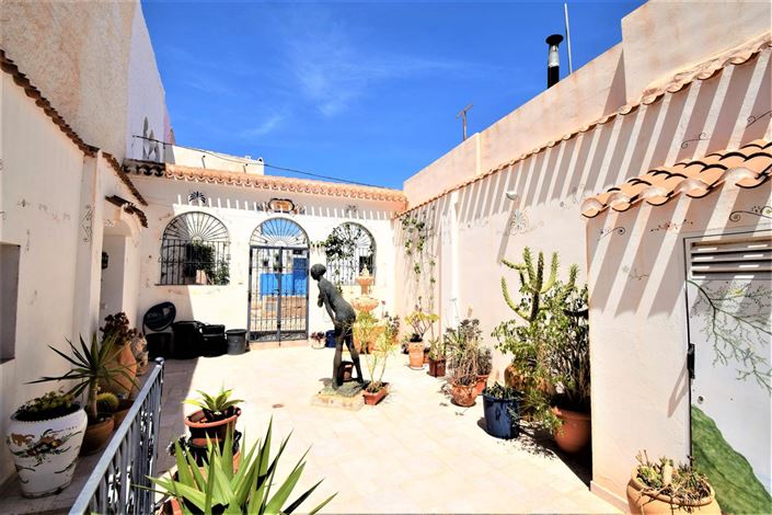 Image No.14-7 Bed Property for sale