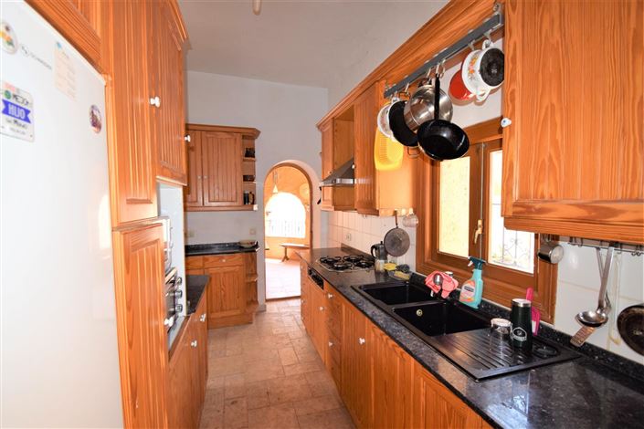 Image No.18-7 Bed Property for sale