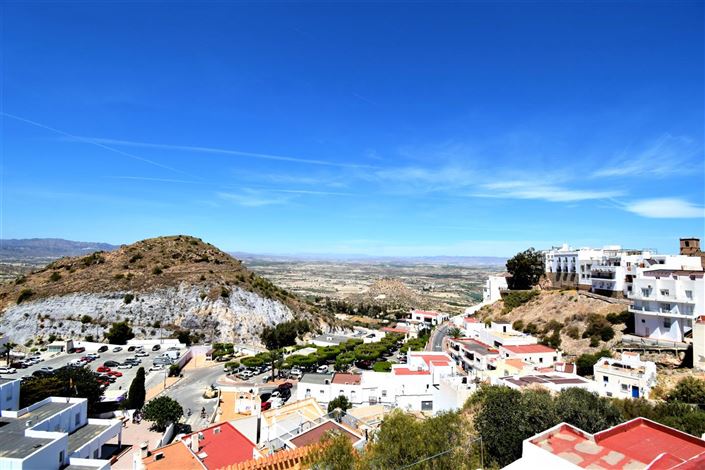 Image No.2-7 Bed Property for sale