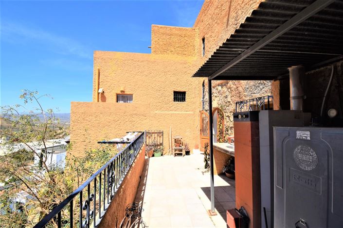 Image No.20-7 Bed Property for sale