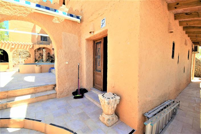 Image No.28-7 Bed Property for sale