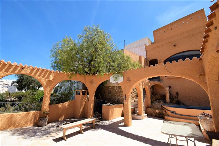 Image No.31-7 Bed Property for sale