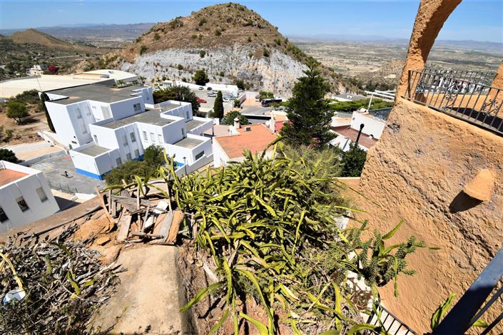 Image No.34-7 Bed Property for sale