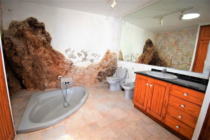 Image No.39-7 Bed Property for sale