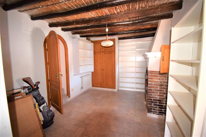 Image No.46-7 Bed Property for sale