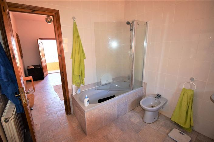 Image No.54-7 Bed Property for sale