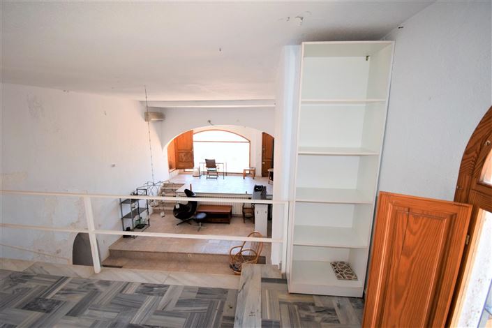 Image No.56-7 Bed Property for sale