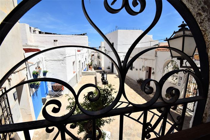 Image No.57-7 Bed Property for sale