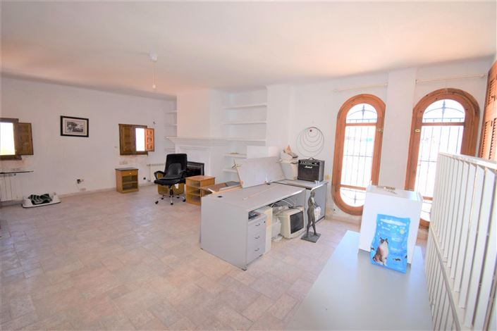 Image No.58-7 Bed Property for sale