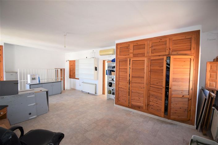 Image No.60-7 Bed Property for sale