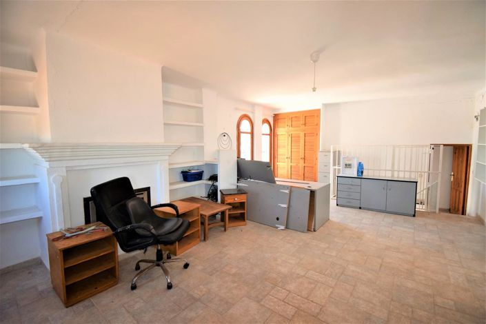 Image No.61-7 Bed Property for sale