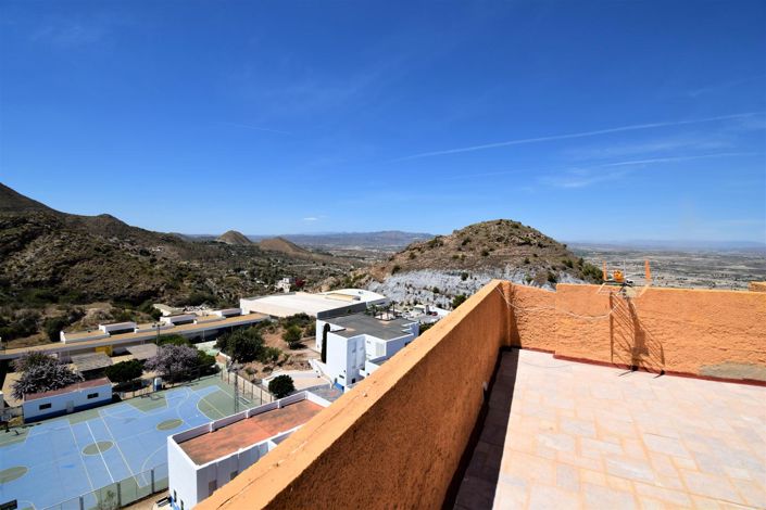 Image No.66-7 Bed Property for sale