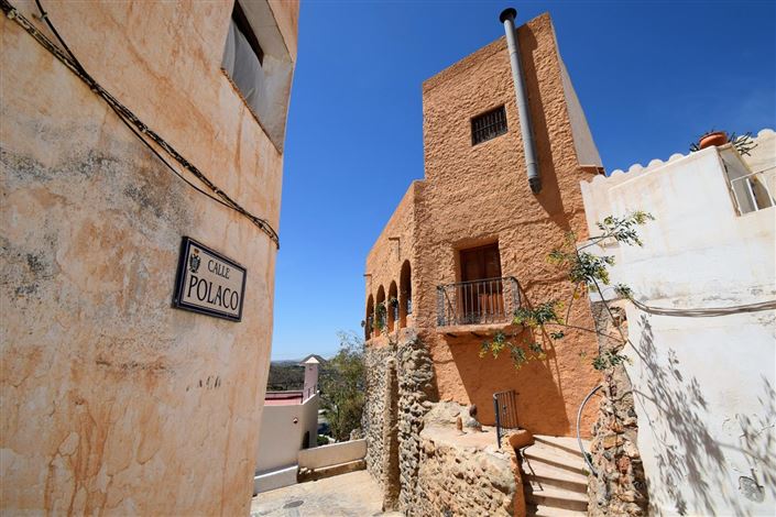 Image No.7-7 Bed Property for sale