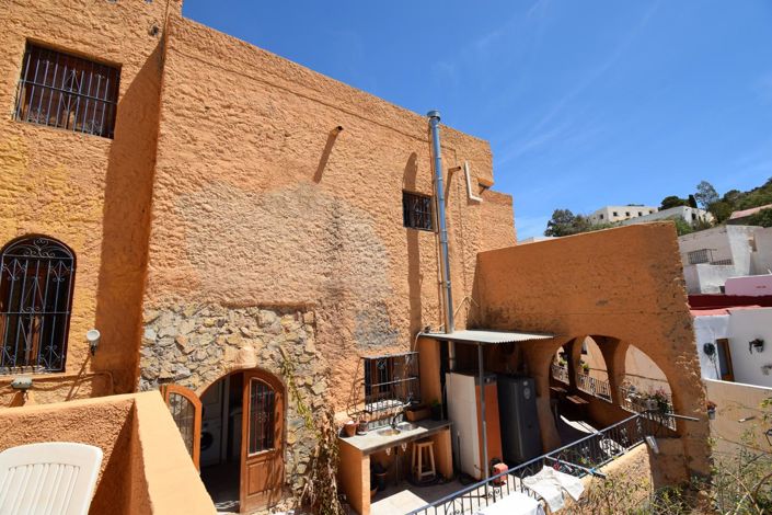 Image No.72-7 Bed Property for sale