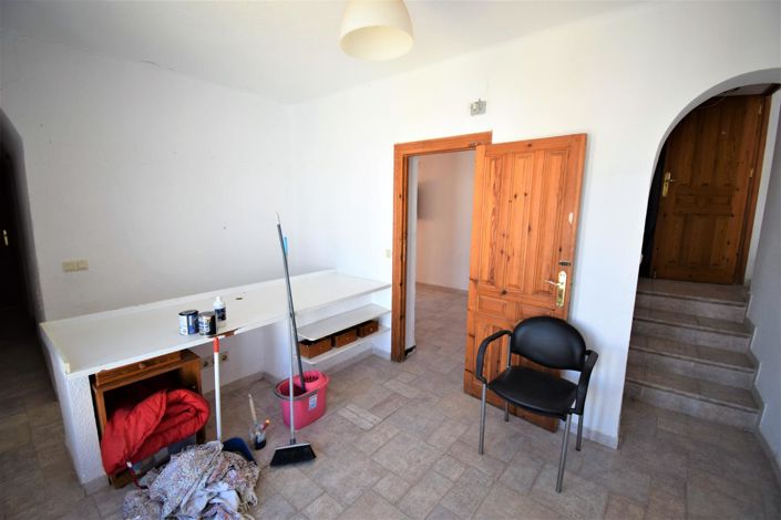 Image No.73-7 Bed Property for sale