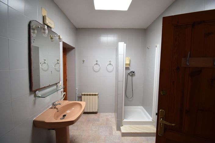 Image No.74-7 Bed Property for sale