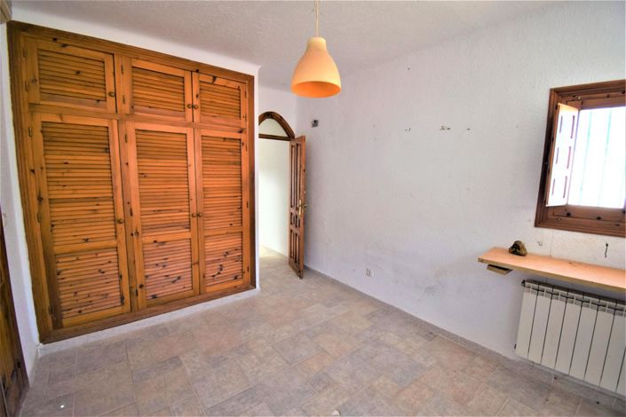 Image No.78-7 Bed Property for sale