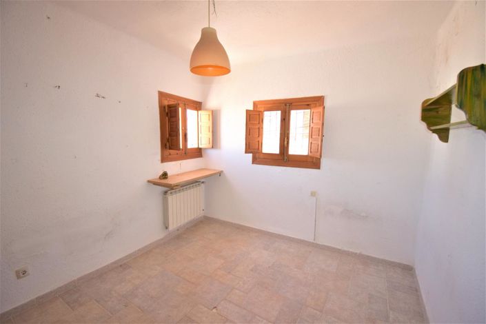 Image No.79-7 Bed Property for sale