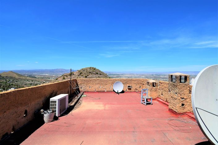 Image No.82-7 Bed Property for sale