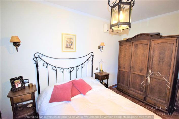 Image No.20-3 Bed Property for sale