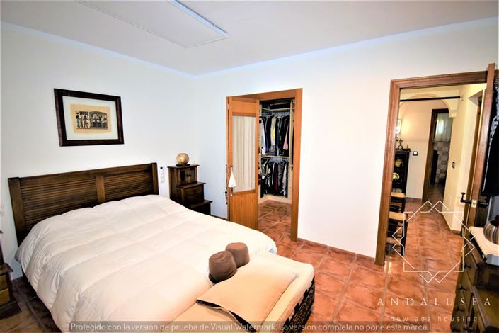 Image No.28-3 Bed Property for sale