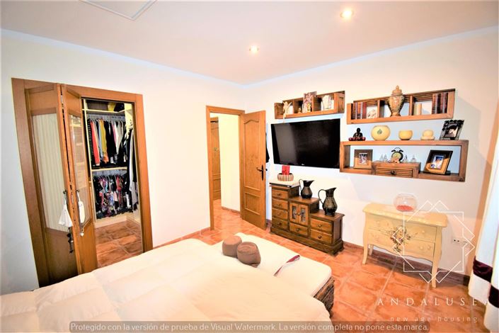 Image No.29-3 Bed Property for sale