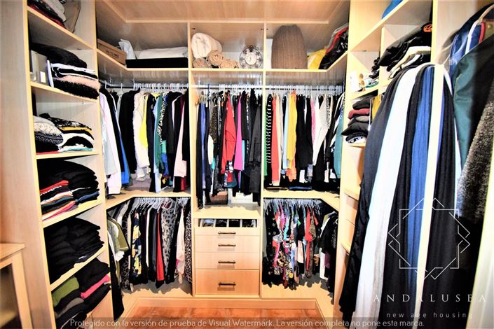 Image No.30-3 Bed Property for sale