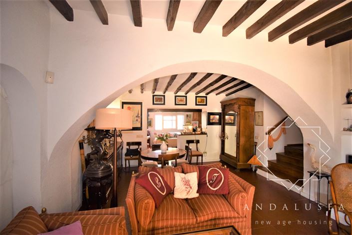 Image No.15-4 Bed Property for sale