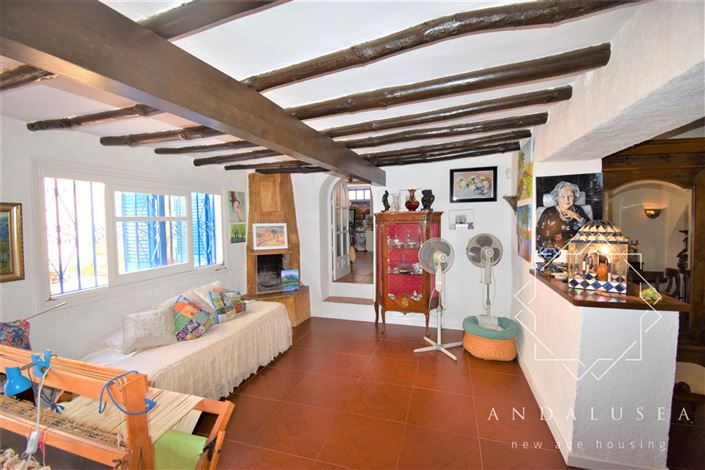 Image No.17-4 Bed Property for sale