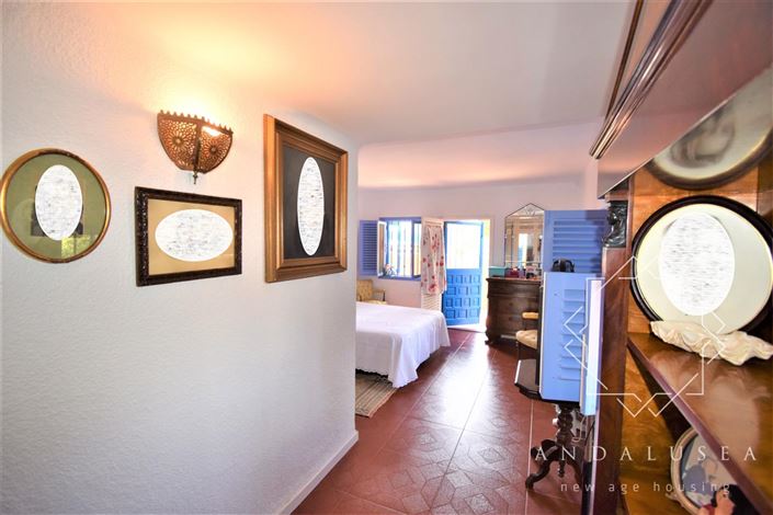 Image No.25-4 Bed Property for sale