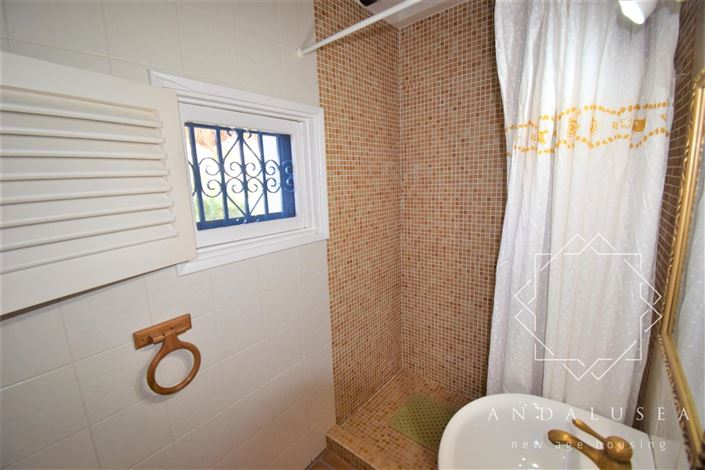 Image No.8-4 Bed Property for sale