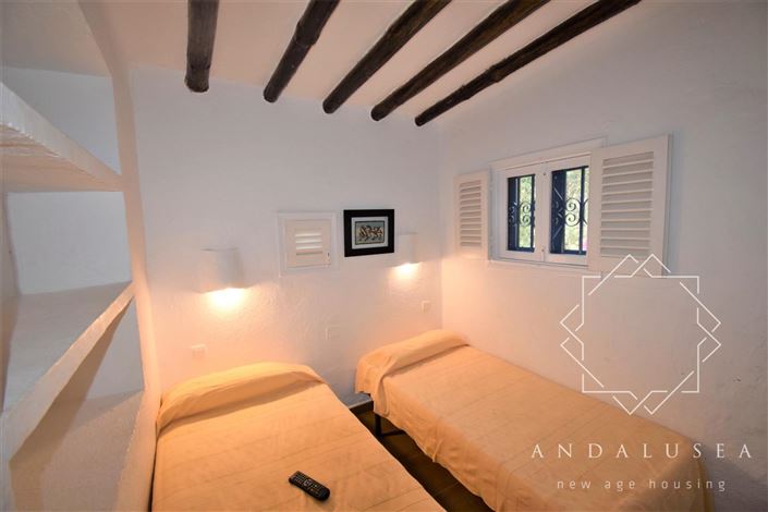 Image No.10-4 Bed Property for sale