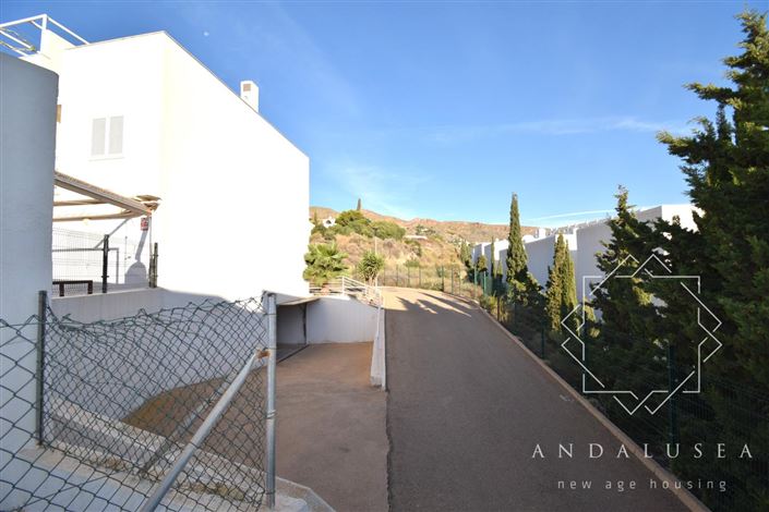 Image No.40-3 Bed Property for sale