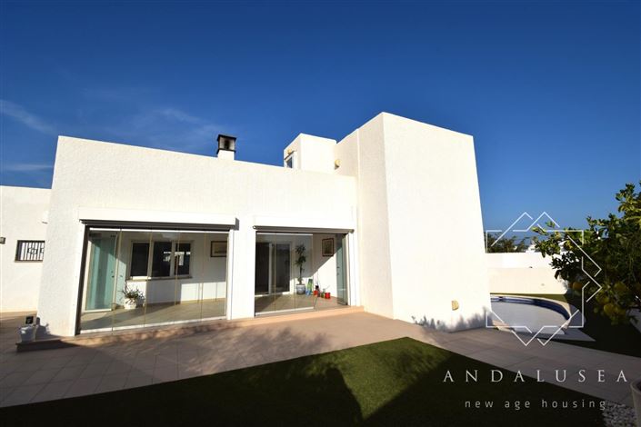 Image No.1-3 Bed Property for sale
