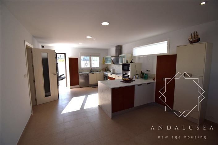 Image No.11-3 Bed Property for sale