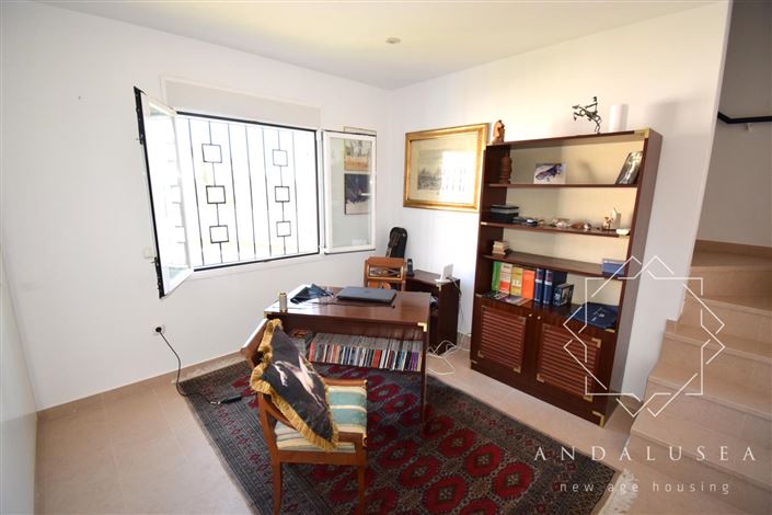 Image No.24-3 Bed Property for sale