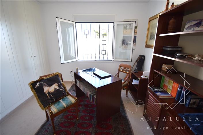 Image No.25-3 Bed Property for sale