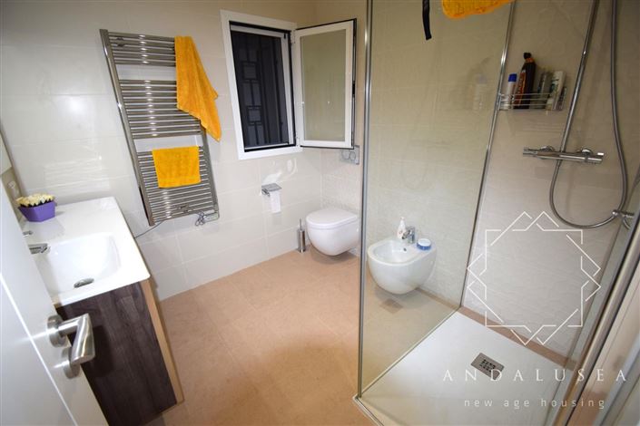 Image No.30-3 Bed Property for sale