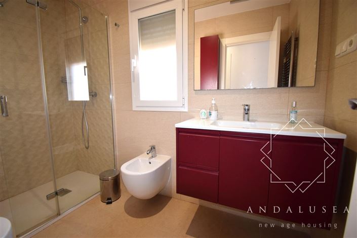 Image No.34-3 Bed Property for sale