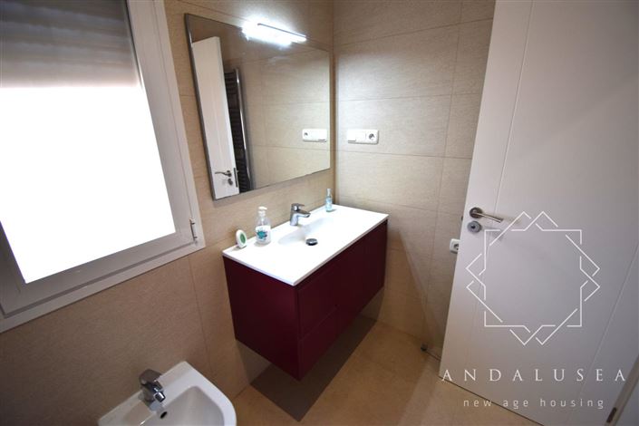 Image No.35-3 Bed Property for sale