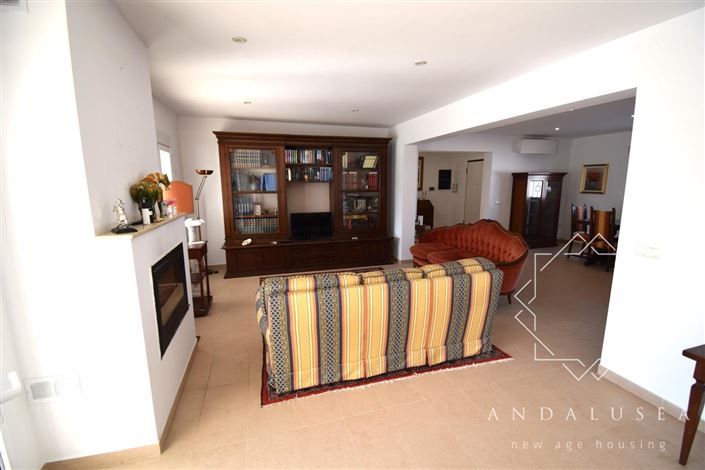 Image No.5-3 Bed Property for sale