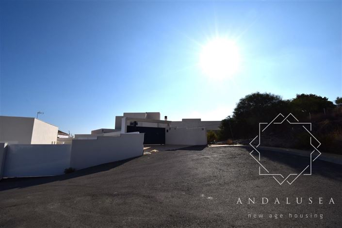 Image No.57-3 Bed Property for sale